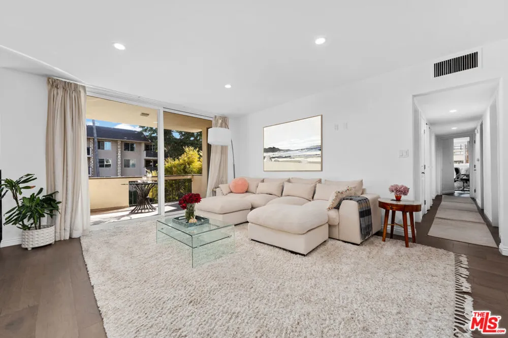 11970 Montana Avenue #207 Los Angeles, CA 90049