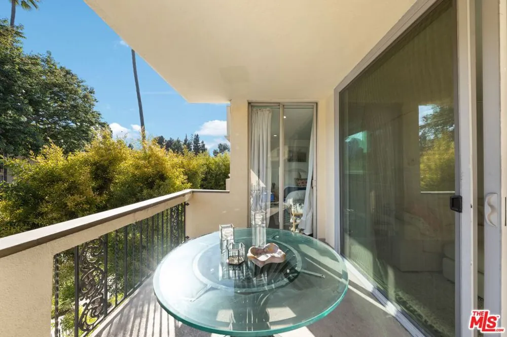 11970 Montana Avenue #207 Los Angeles, CA 90049