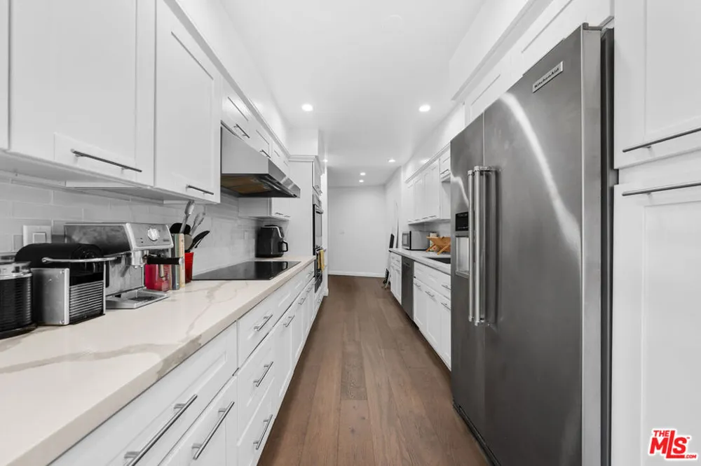 11970 Montana Avenue #207 Los Angeles, CA 90049