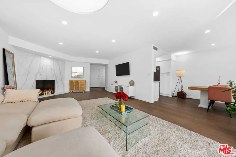 11970 Montana Avenue #207 Los Angeles, CA 90049