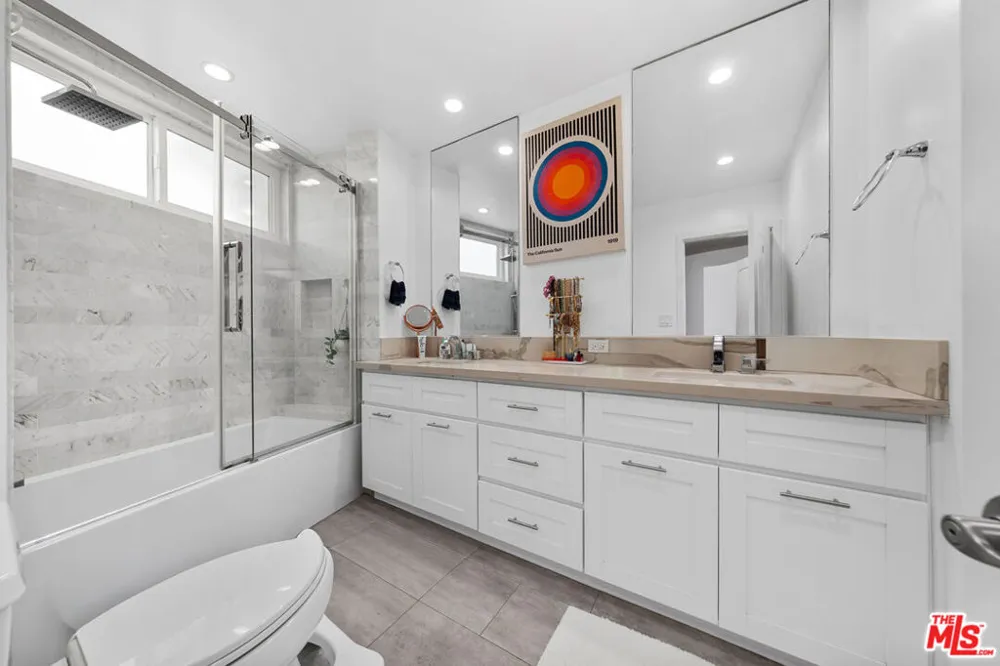 11970 Montana Avenue #207 Los Angeles, CA 90049