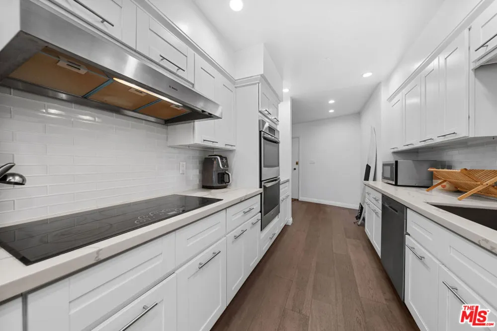 11970 Montana Avenue #207 Los Angeles, CA 90049