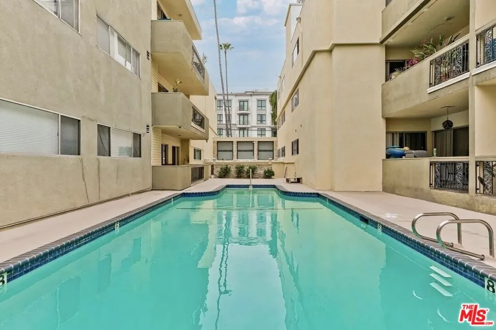 11970 Montana Avenue #207 Los Angeles, CA 90049