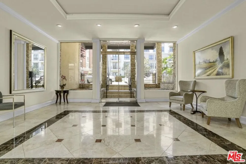 11970 Montana Avenue #207 Los Angeles, CA 90049