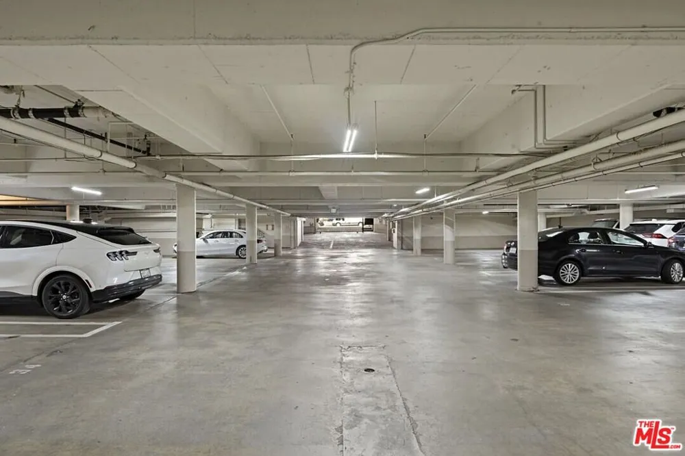 11970 Montana Avenue #207 Los Angeles, CA 90049