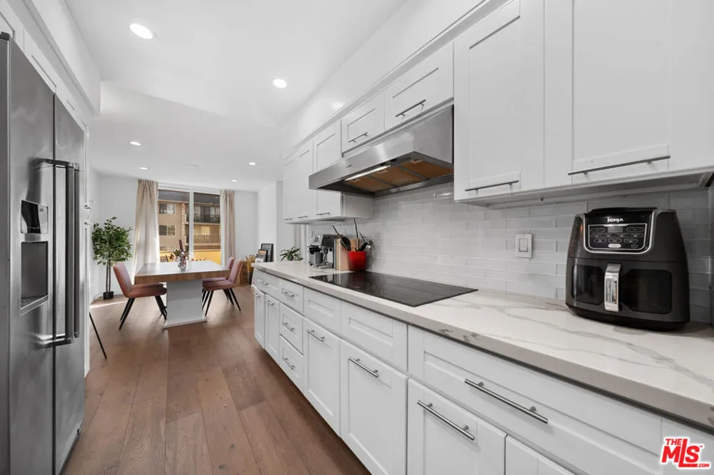 11970 Montana Avenue #207 Los Angeles, CA 90049