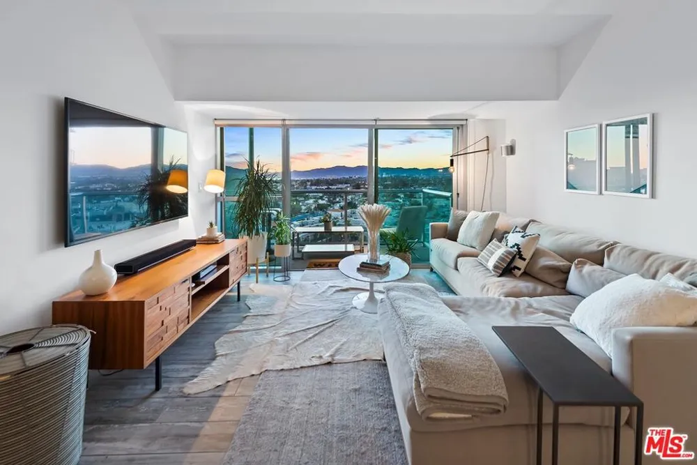 13700 MARINA POINTE DRIVE #1010 Marina del Rey, CA 90292