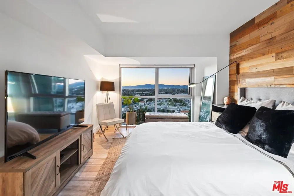 13700 MARINA POINTE DRIVE #1010 Marina del Rey, CA 90292