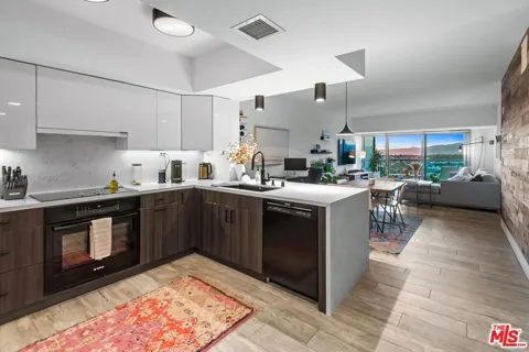 13700 MARINA POINTE DRIVE #1010