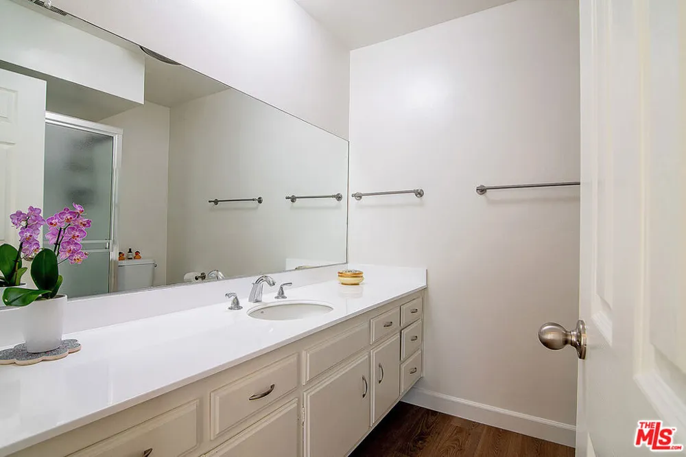 5625 Windsor Way #107 Culver City, CA 90230