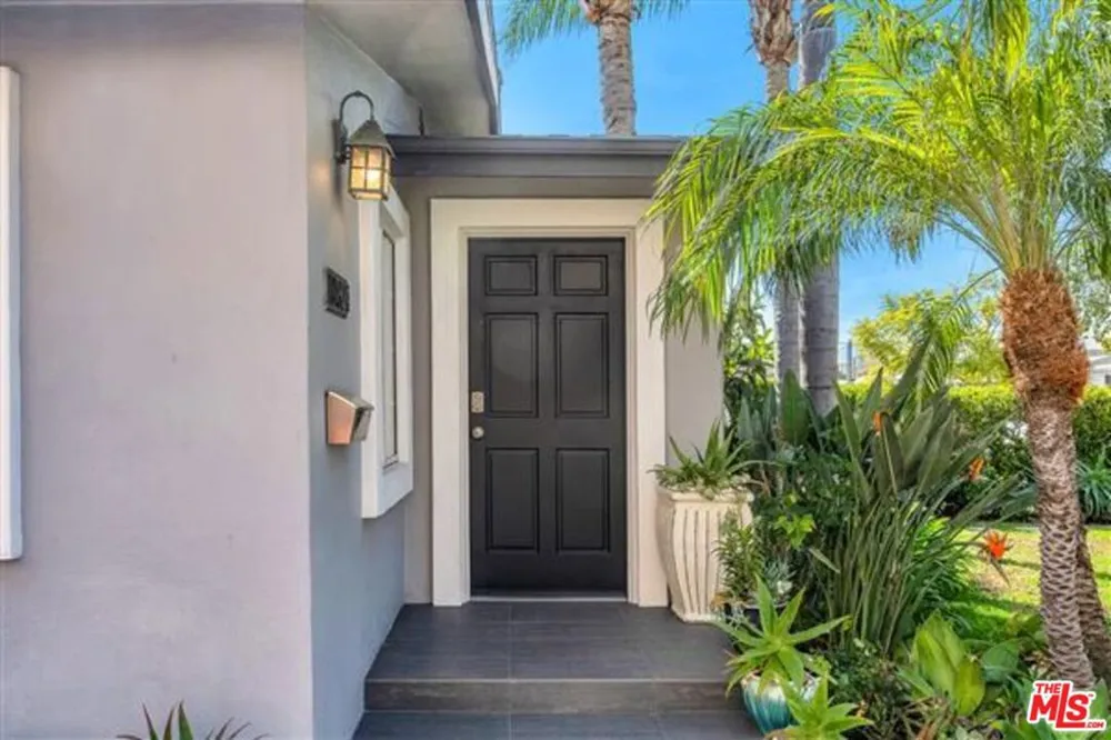 10824 Westminster Avenue Los Angeles, CA 90034