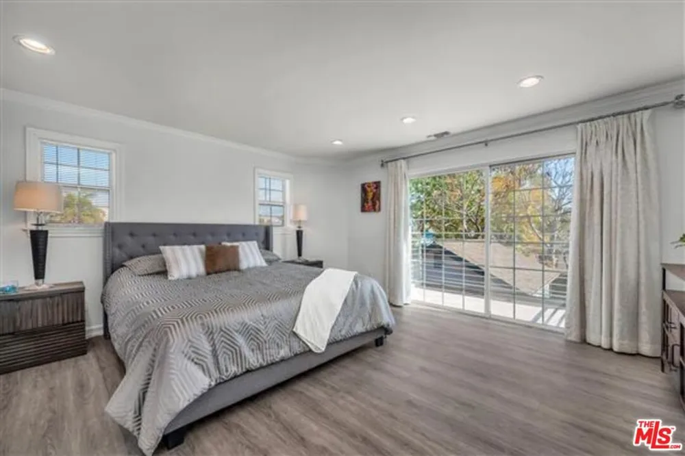 10824 Westminster Avenue Los Angeles, CA 90034