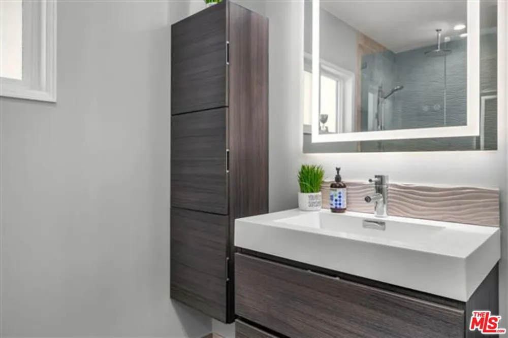 10824 Westminster Avenue Los Angeles, CA 90034