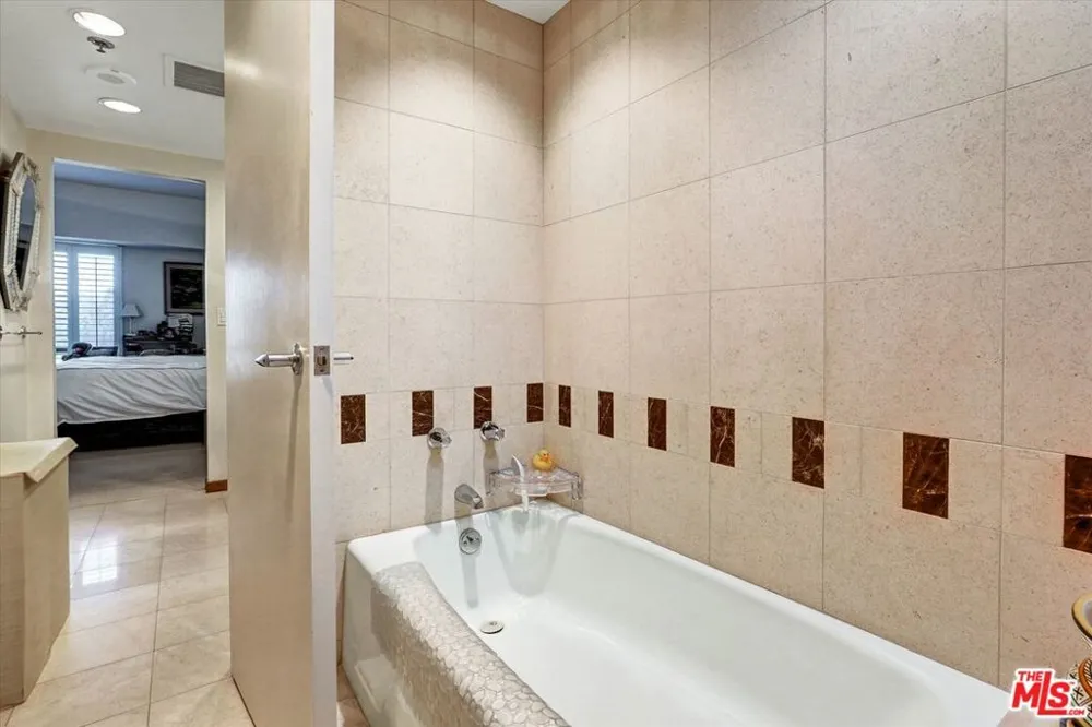 10445 Wilshire Boulevard #504 Los Angeles, CA 90024