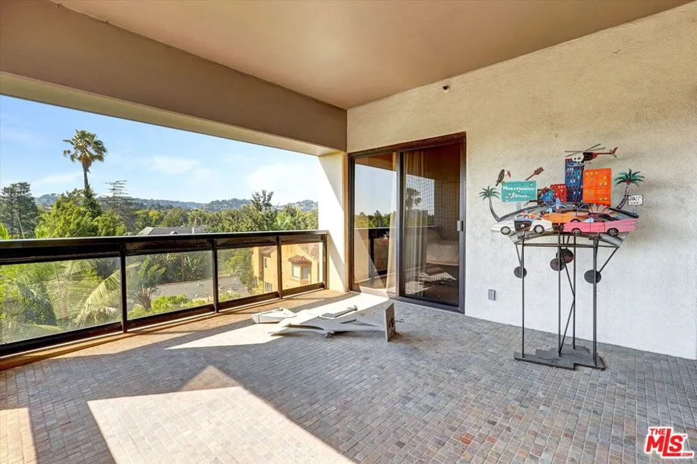 10445 Wilshire Boulevard #504 Los Angeles, CA 90024