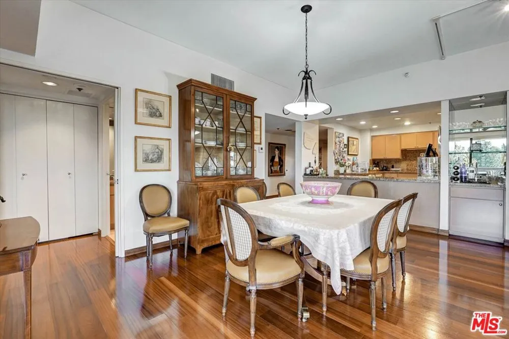 10445 Wilshire Boulevard #504 Los Angeles, CA 90024