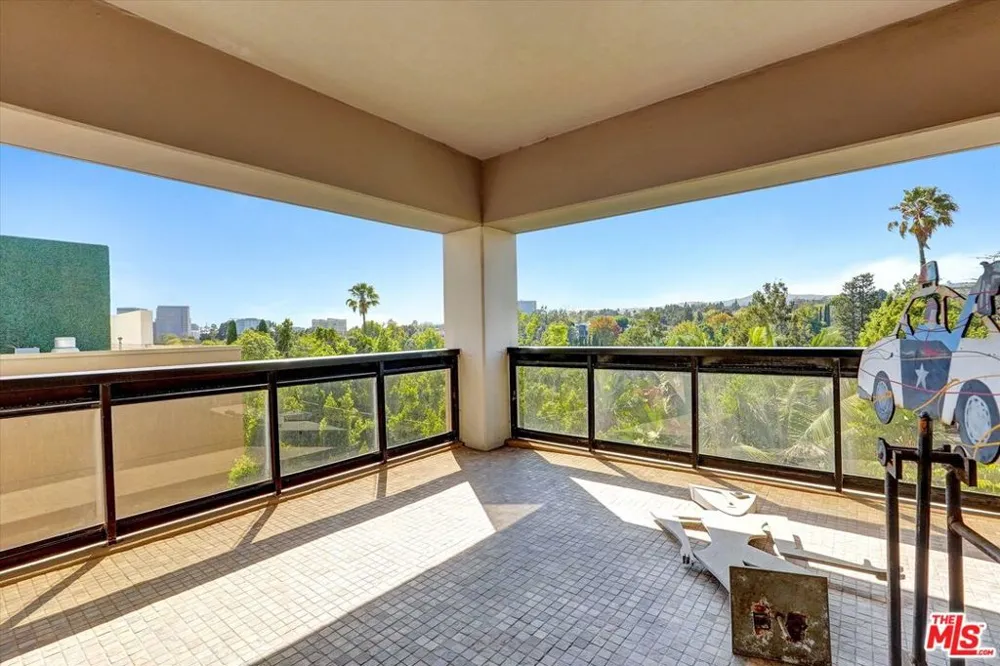 10445 Wilshire Boulevard #504 Los Angeles, CA 90024