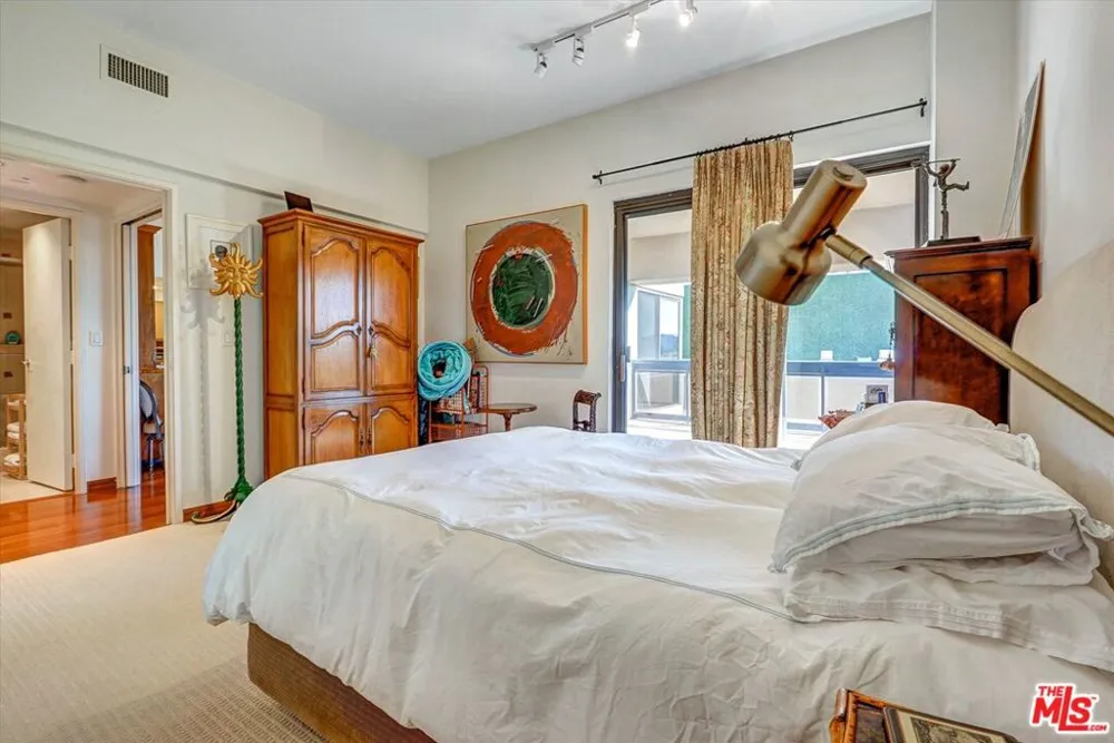 10445 Wilshire Boulevard #504 Los Angeles, CA 90024