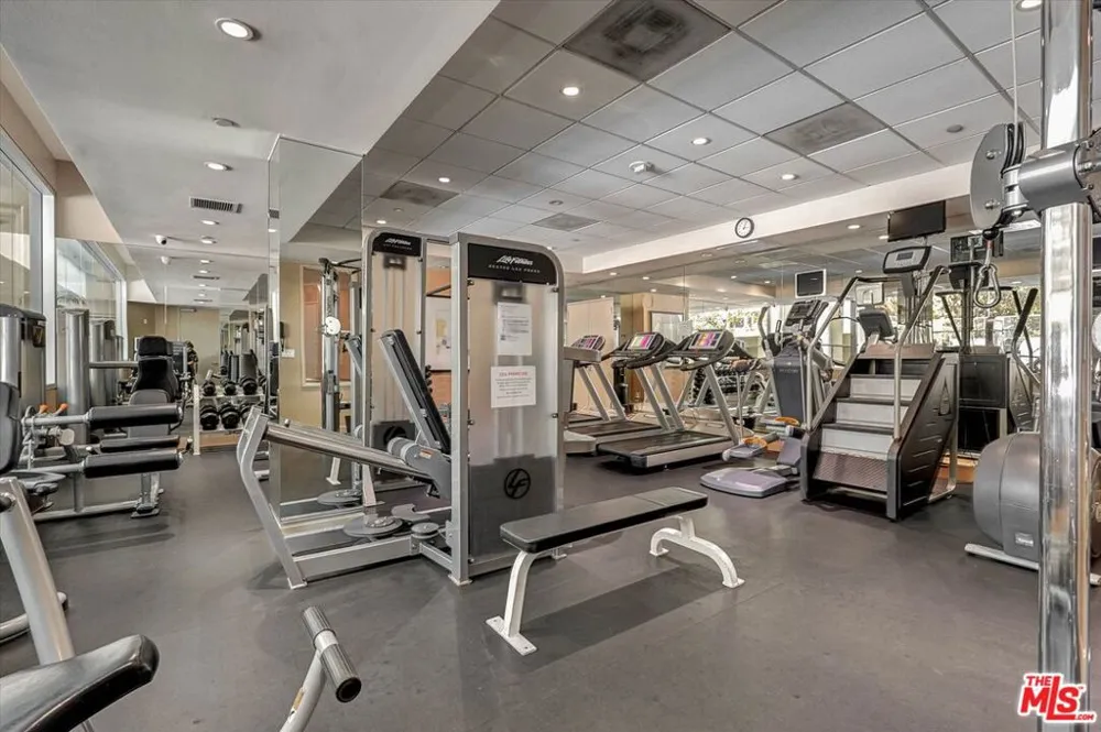 10445 Wilshire Boulevard #504 Los Angeles, CA 90024