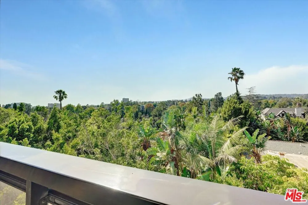 10445 Wilshire Boulevard #504 Los Angeles, CA 90024
