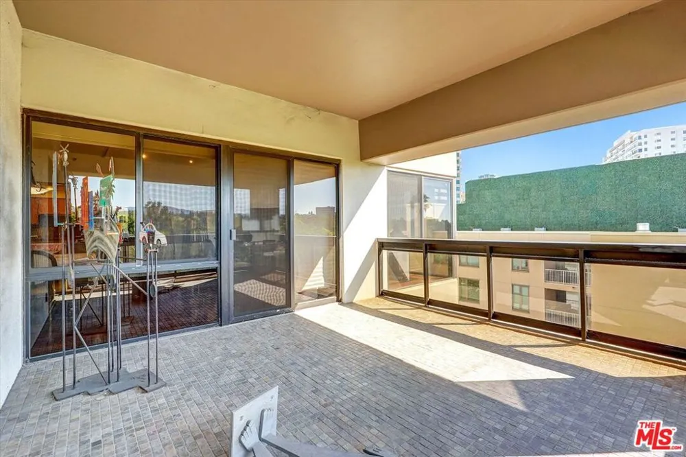 10445 Wilshire Boulevard #504 Los Angeles, CA 90024