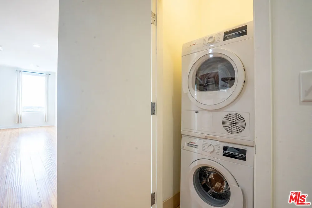 3810 Wilshire Boulevard #1209 Los Angeles, CA 90010