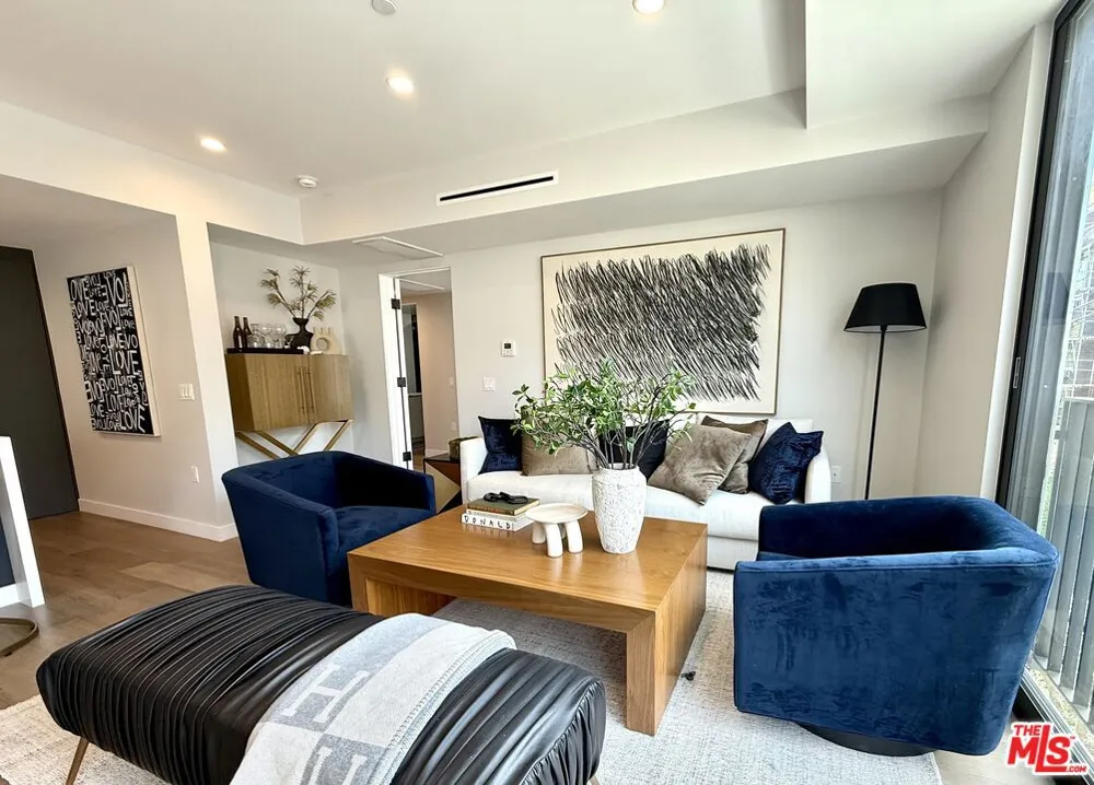 1017 Croft Avenue #203 Los Angeles, CA 90069