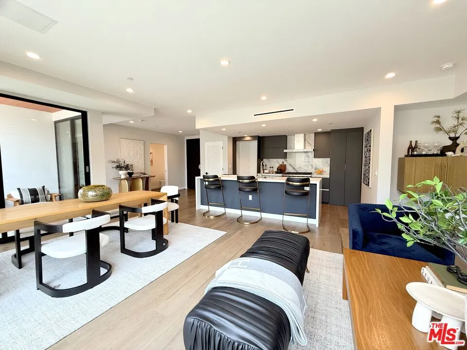 1017 Croft Avenue #203 Los Angeles, CA 90069