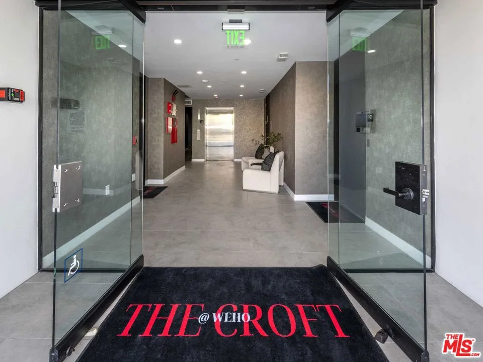 1017 Croft Avenue #203 Los Angeles, CA 90069