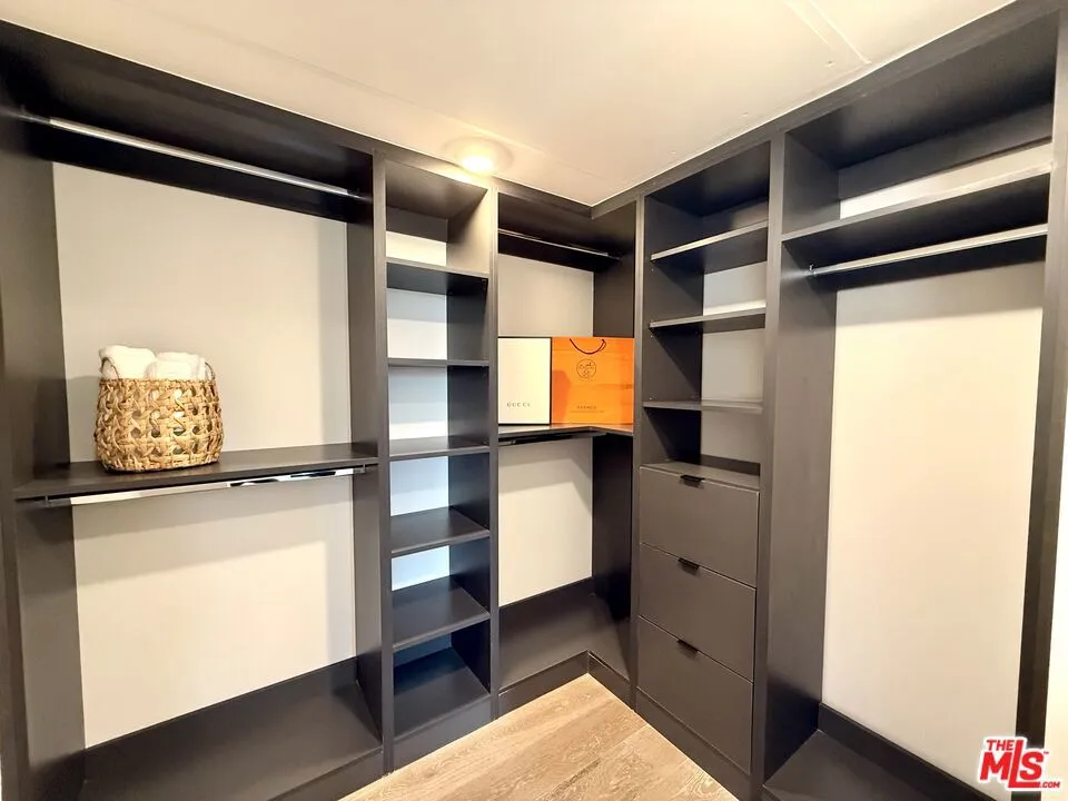 1017 Croft Avenue #203 Los Angeles, CA 90069