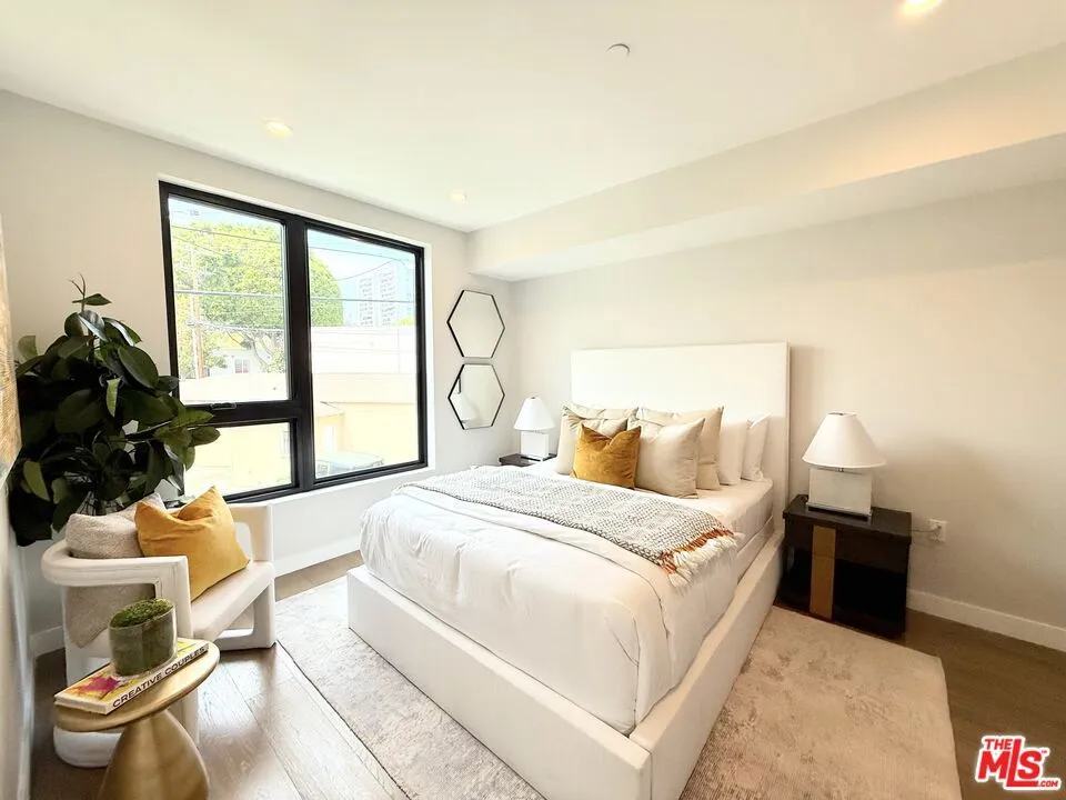 1017 Croft Avenue #203 Los Angeles, CA 90069