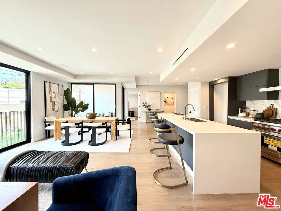 1017 Croft Avenue #203 Los Angeles, CA 90069