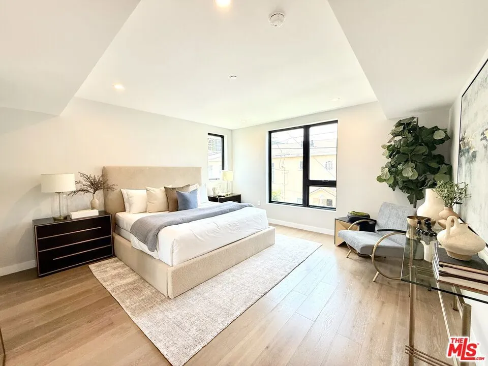 1017 Croft Avenue #203 Los Angeles, CA 90069