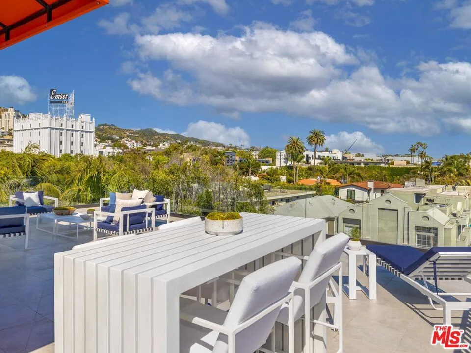 1017 Croft Avenue #203 Los Angeles, CA 90069