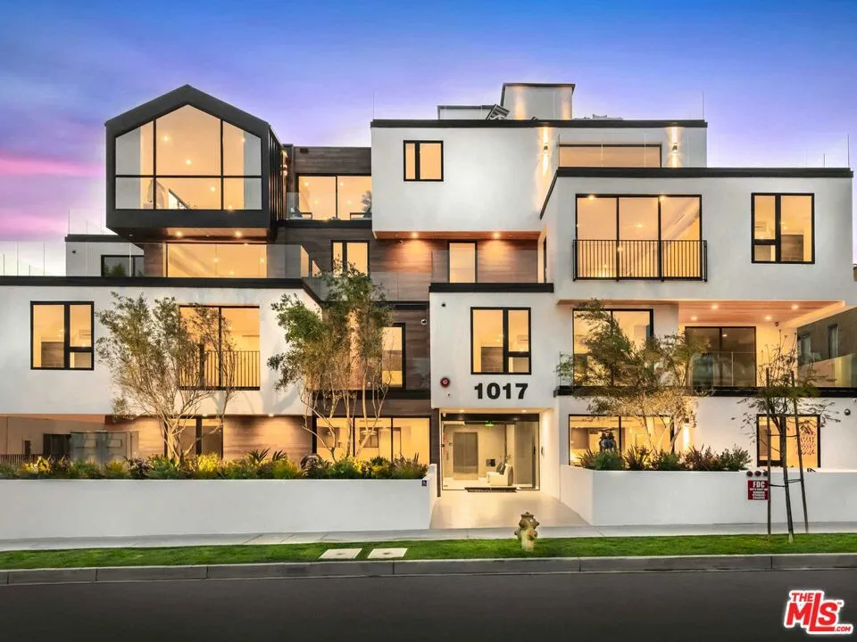 1017 Croft Avenue #203 Los Angeles, CA 90069