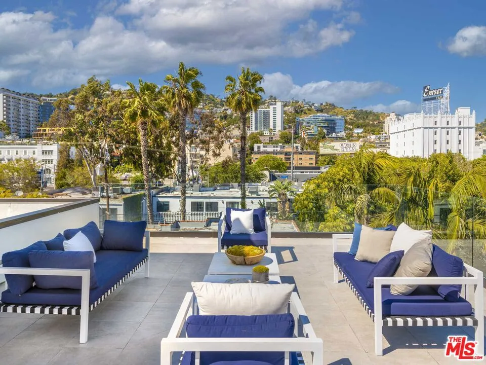 1017 Croft Avenue #203 Los Angeles, CA 90069