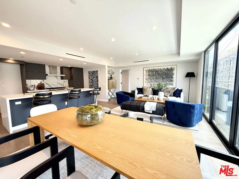 1017 Croft Avenue #203 Los Angeles, CA 90069