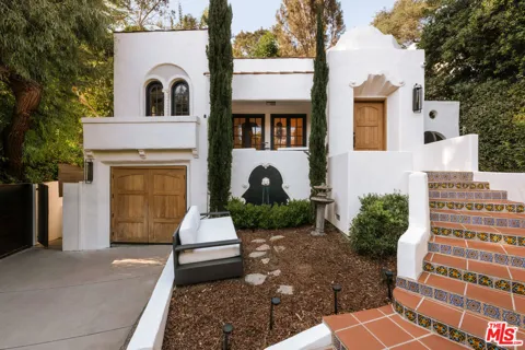 8061 Woodland Lane