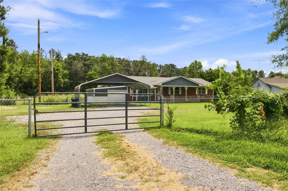 2424 State Highway 82 Highway Salina, OK 74365
