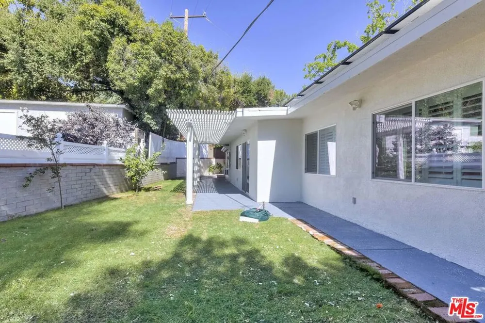 4923 Burgoyne Lane La Canada Flintridge, CA 91011