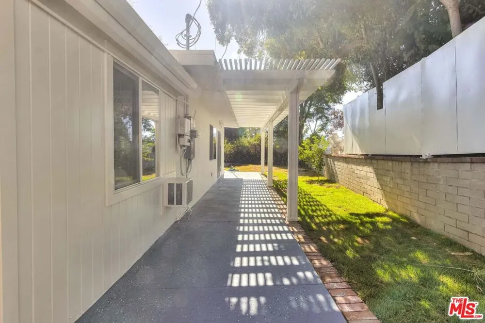 4923 Burgoyne Lane La Canada Flintridge, CA 91011
