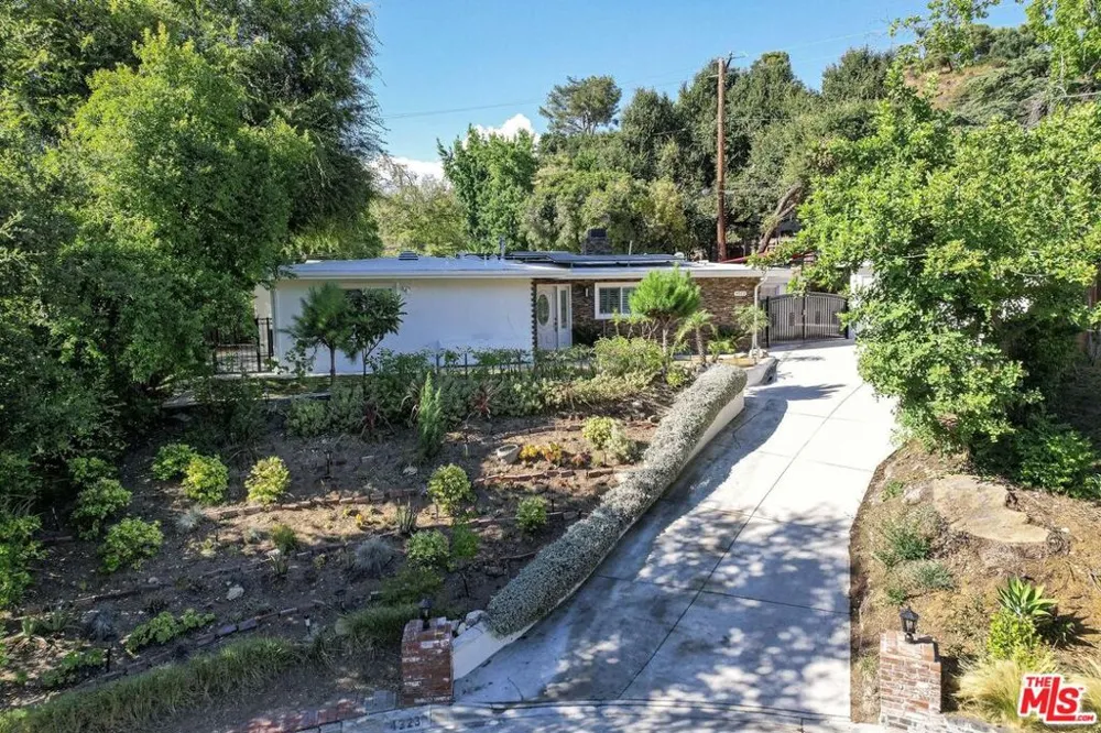 4923 Burgoyne Lane La Canada Flintridge, CA 91011