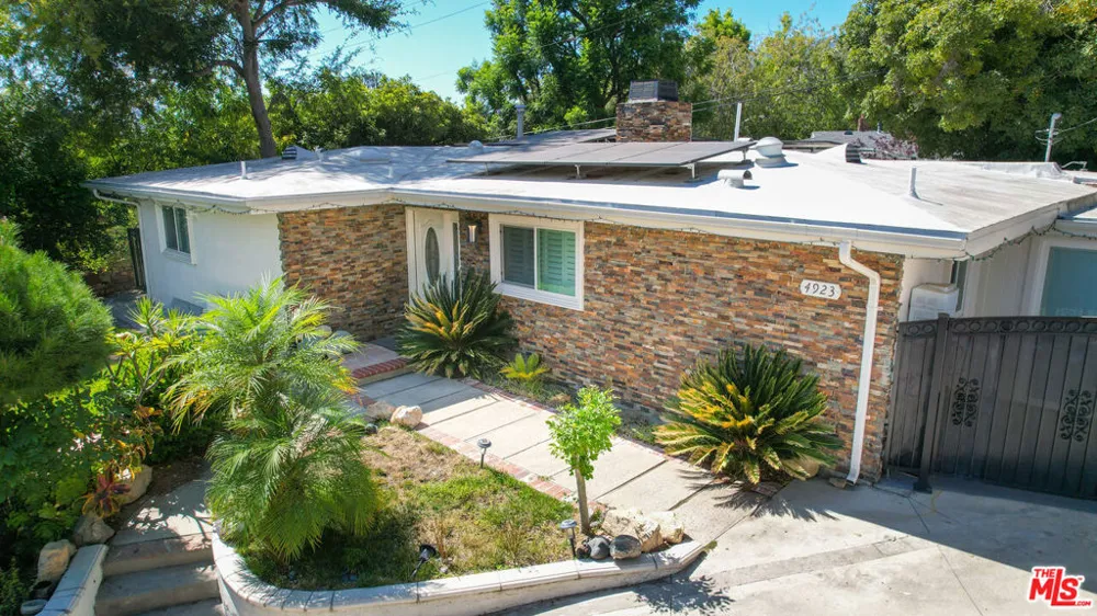 4923 Burgoyne Lane La Canada Flintridge, CA 91011