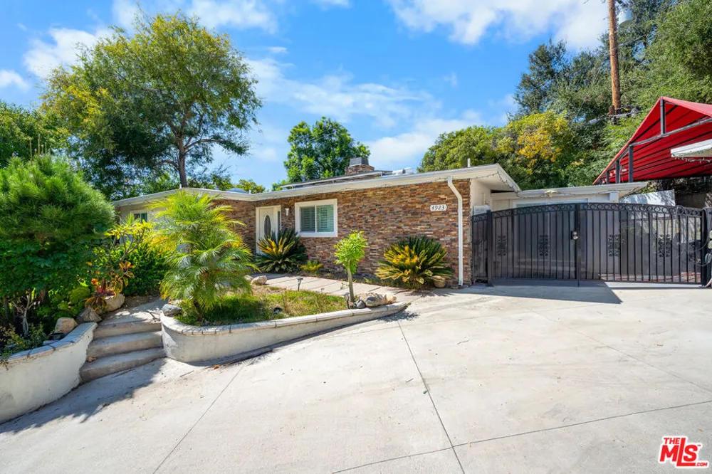 4923 Burgoyne Lane La Canada Flintridge, CA 91011