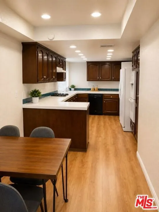 7625 Reseda Boulevard #305 Los Angeles, CA 91335