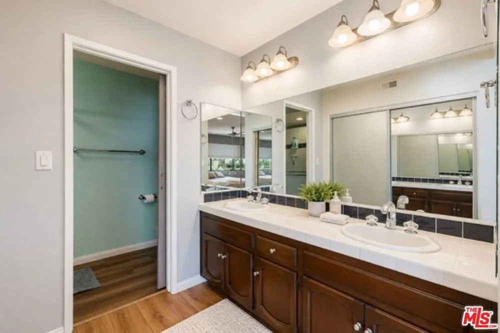 7625 Reseda Boulevard #305 Los Angeles, CA 91335
