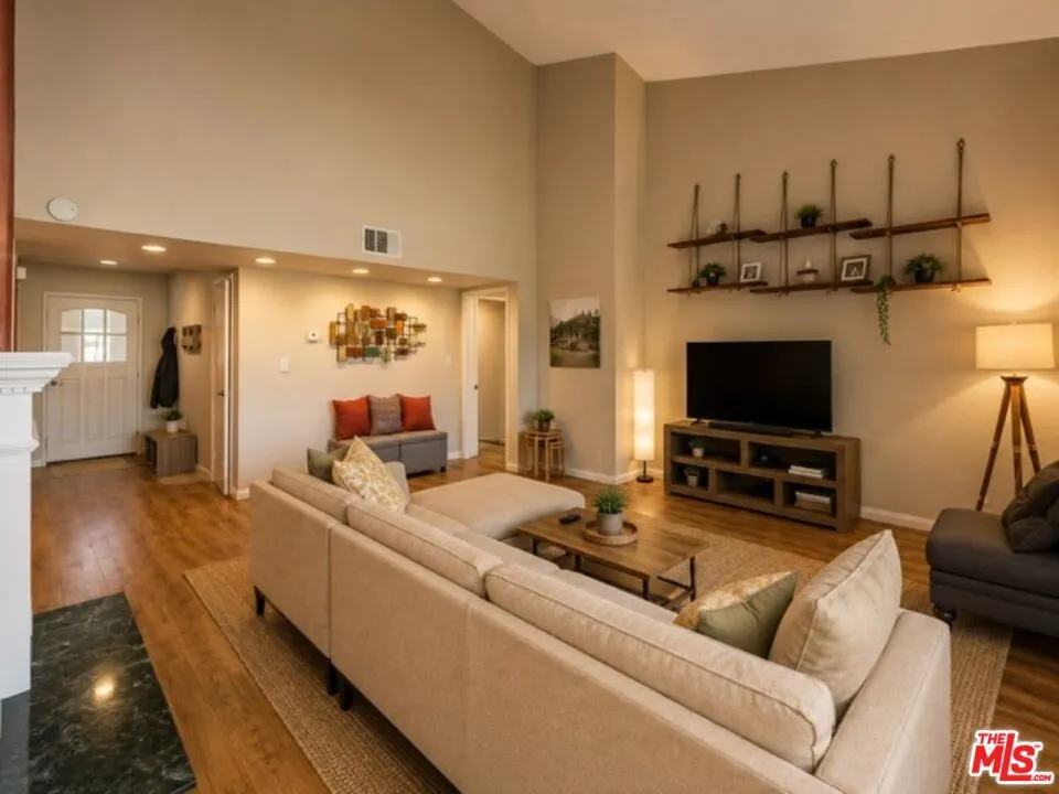 7625 Reseda Boulevard #305 Los Angeles, CA 91335