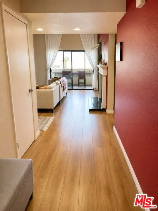 7625 Reseda Boulevard #305 Los Angeles, CA 91335