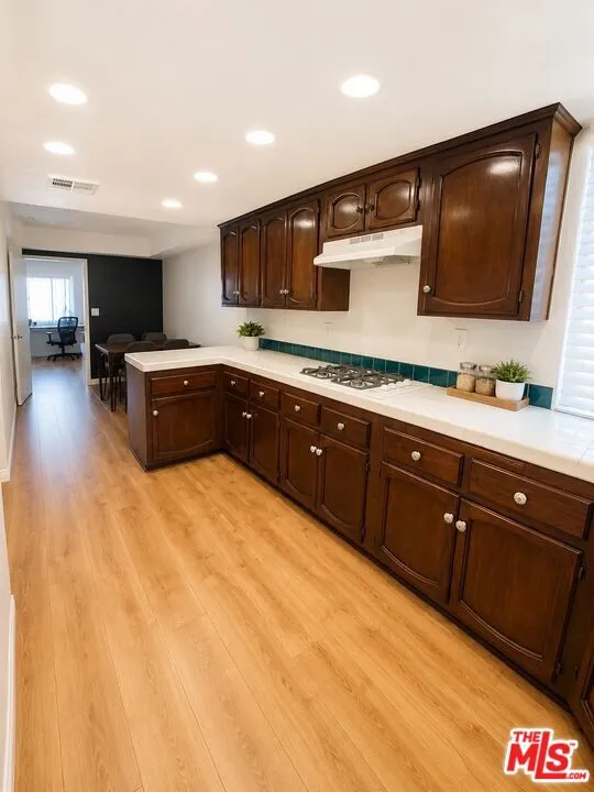7625 Reseda Boulevard #305 Los Angeles, CA 91335