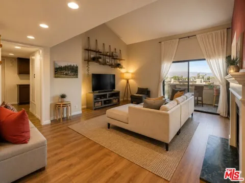 7625 Reseda Boulevard #305